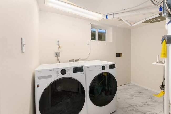 Building Photo - Completely Remodeled Kenmore Home with Two...
