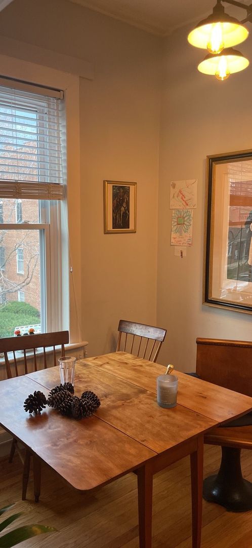 Building Photo - Main128-130