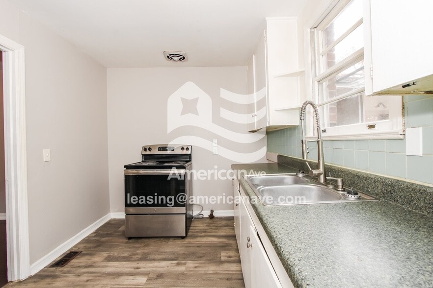 Building Photo - 1545 Glendale Rd