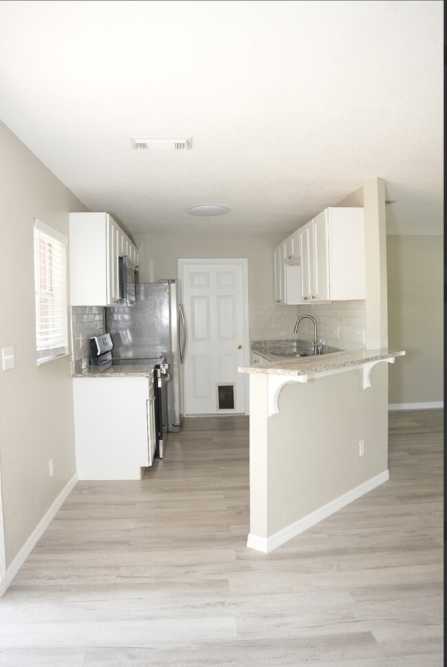 Building Photo - 7417 Savannah Ln
