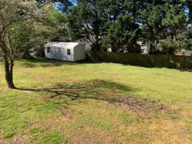 Building Photo - Lovely, Brick Ranch near Historic Duluth!