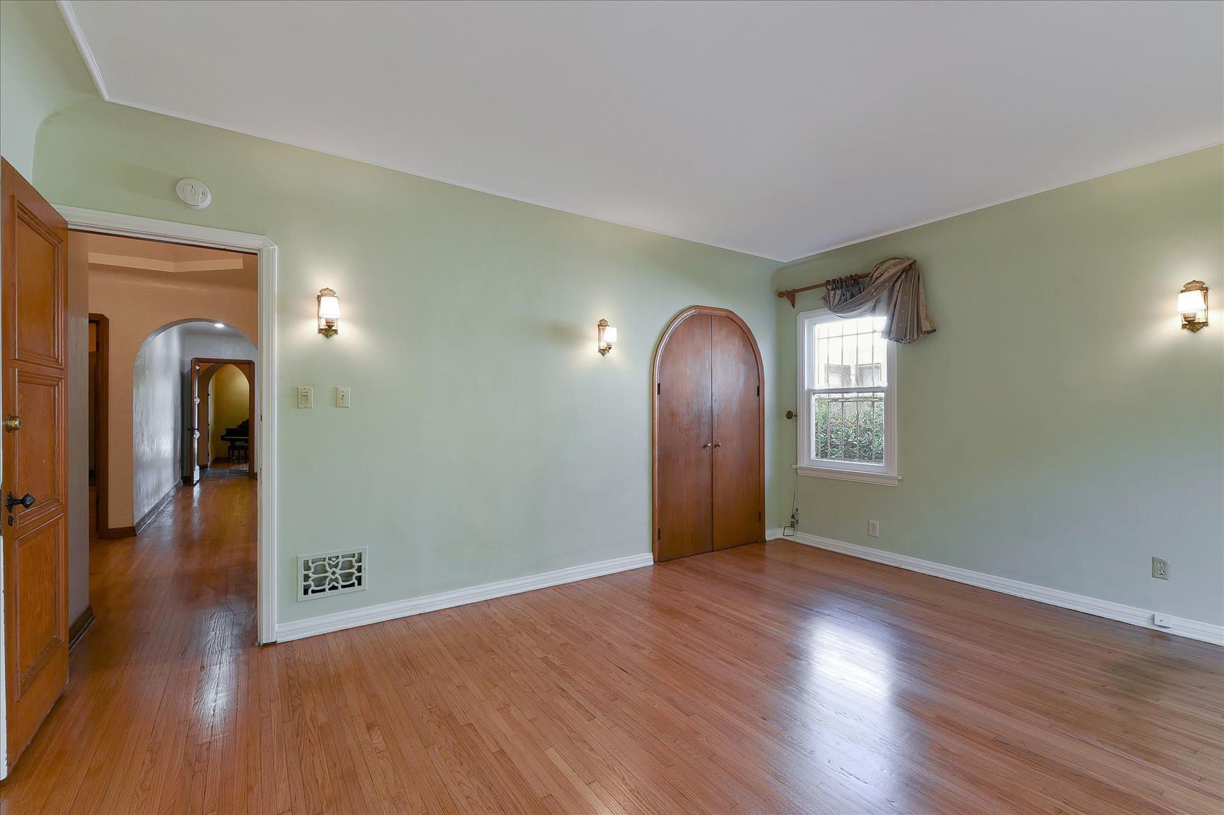 Building Photo - 1136 S Spaulding Ave