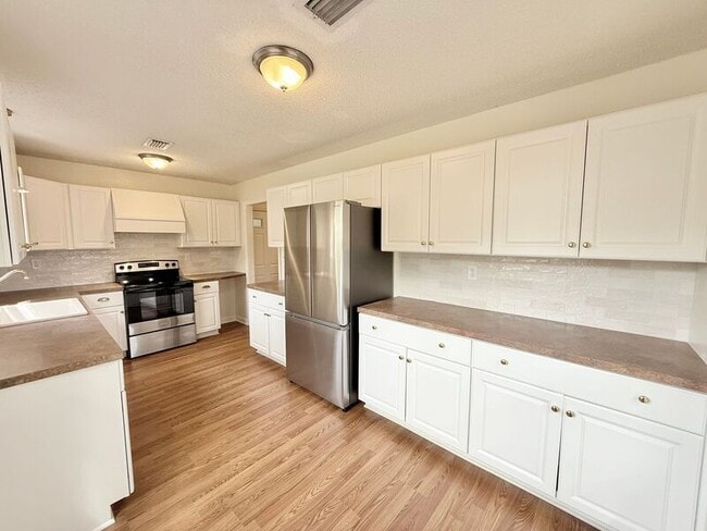 Building Photo - 5949 Rolling Greens Dr