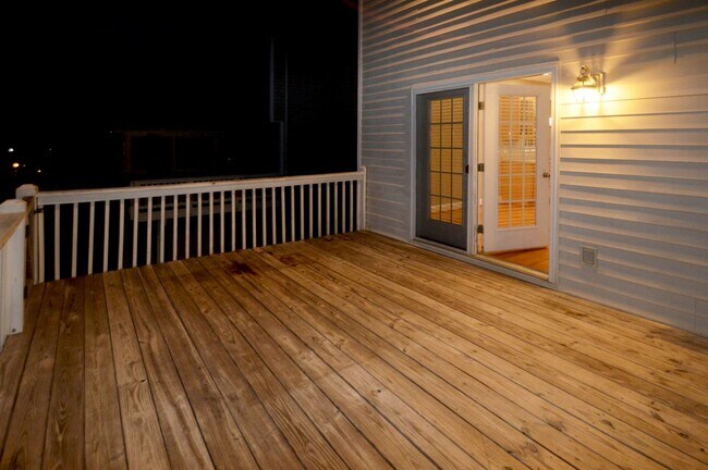 Building Photo - 332 Wyndhurst
