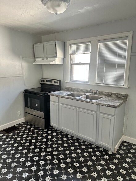 Building Photo - 6531 Leschen Ave