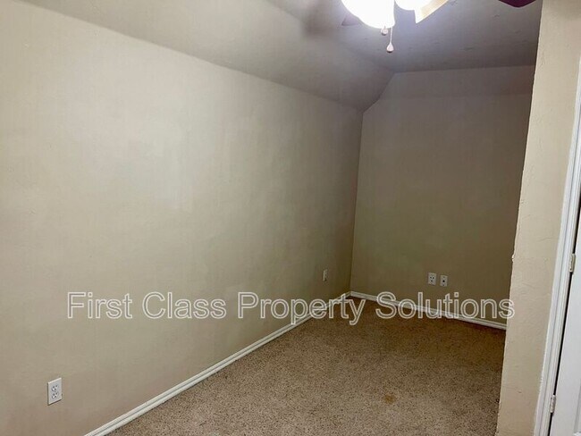Building Photo - 917 Renita Way