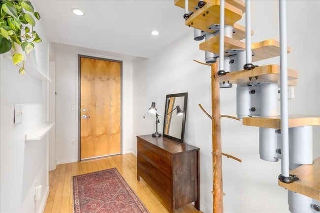 Building Photo - 156 Porter St