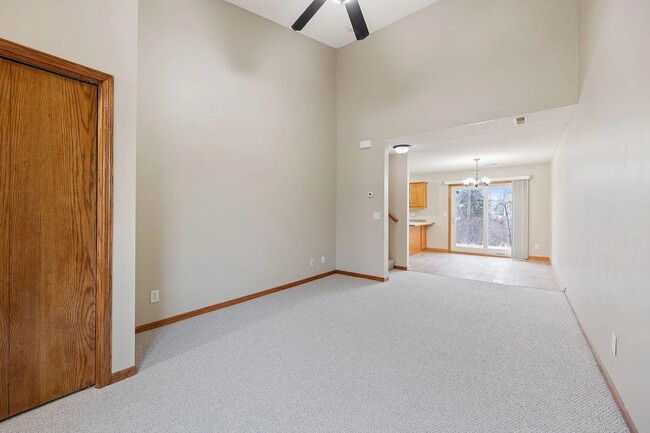 Building Photo - 2632 Rushmore Rd