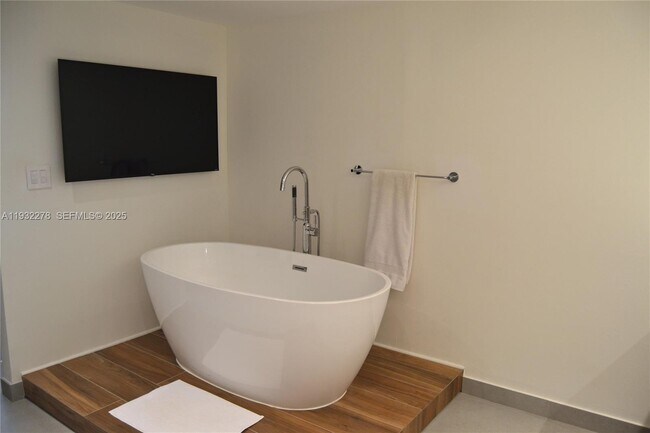 Building Photo - 11113 Biscayne Blvd