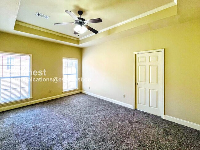 Building Photo - 3 Bed, 2 Bath Home with Garage / Pet-Friendly / Available Now!