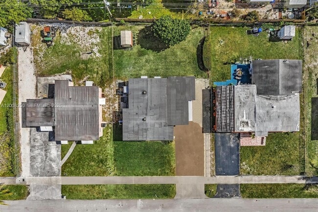 Building Photo - 1824 NW 25th Ave