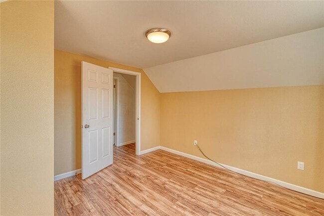 Building Photo - 296 Hartt Hill Dr
