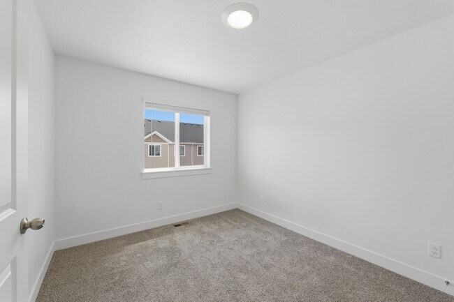 Building Photo - 961 W 1000 N