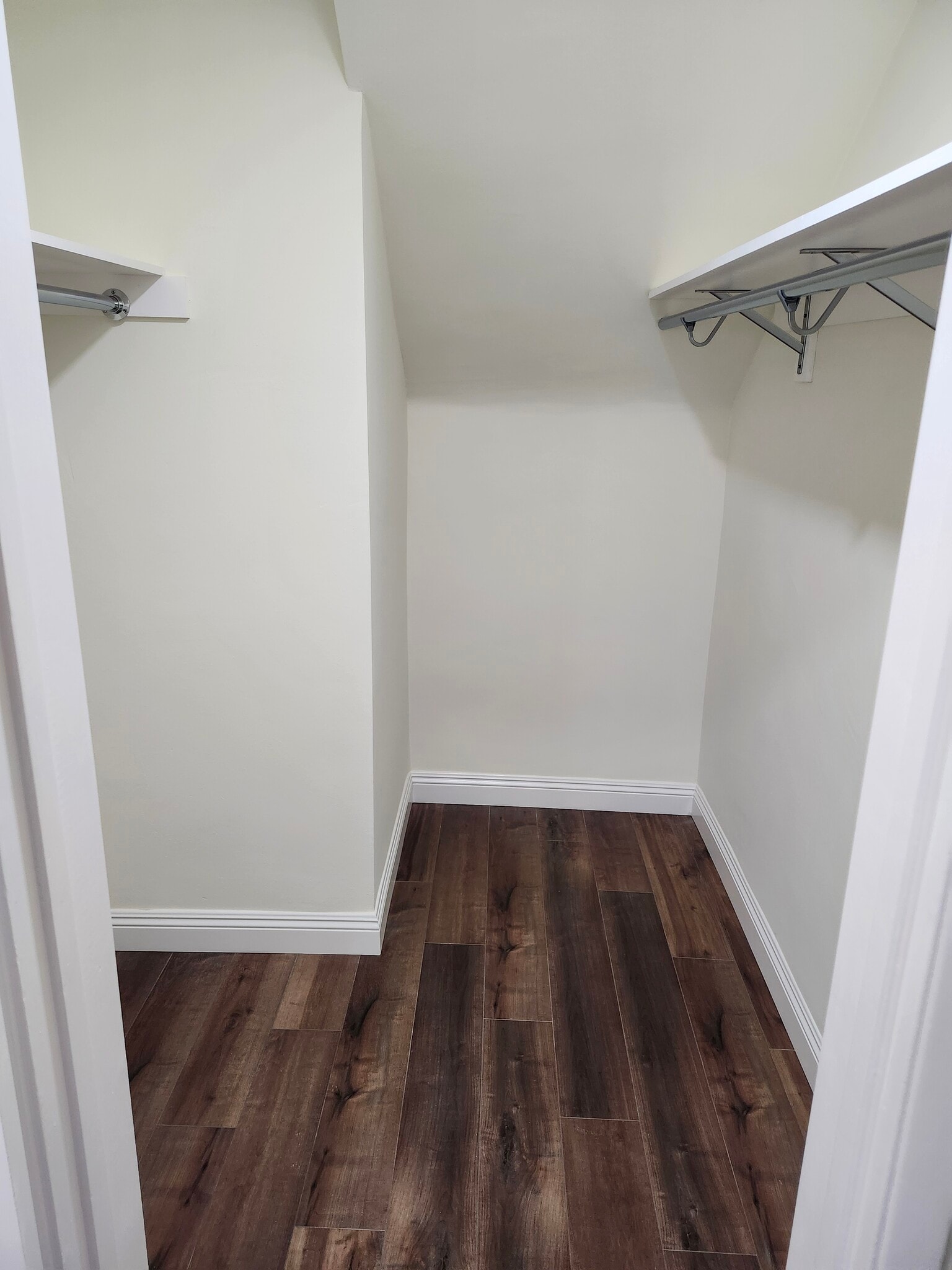 Building Photo - 10980 Palms Blvd