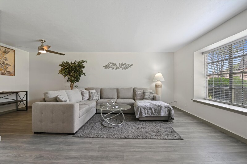 Building Photo - 1819 E Grauwyler Rd