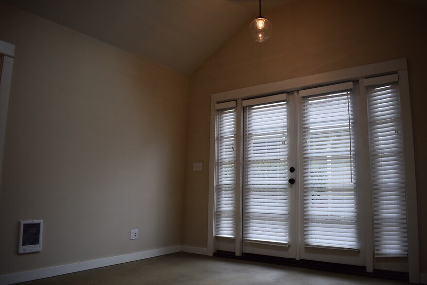 Building Photo - 2034 N Winchell St