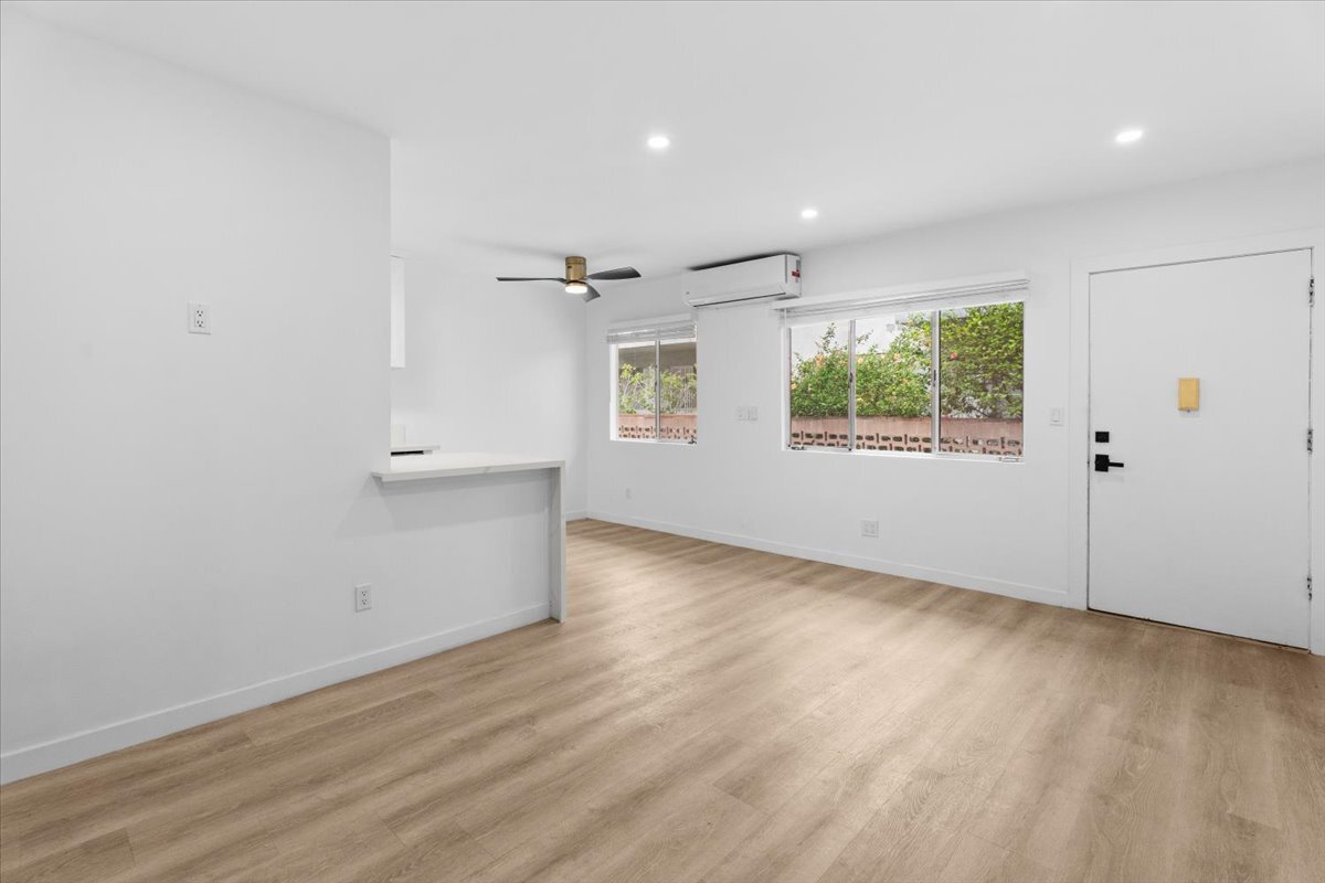 Building Photo - 1021 N Edinburgh Ave