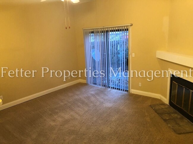 Building Photo - Eastside Evansville Condo!!!