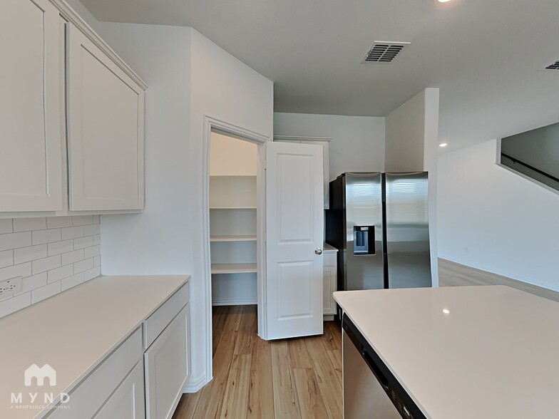 Building Photo - 7900 Green Heron Dr