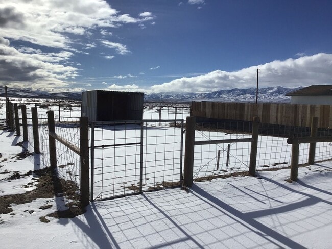 Building Photo - Horse Property - Four Bedroom Manufactu...