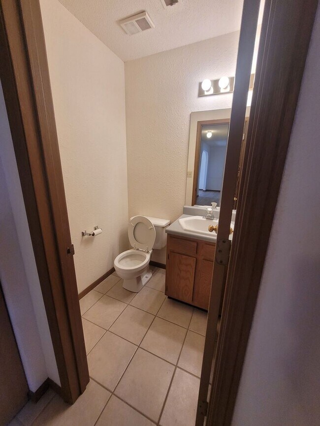 Building Photo - 2304-2306-2306 Monmouth Ct