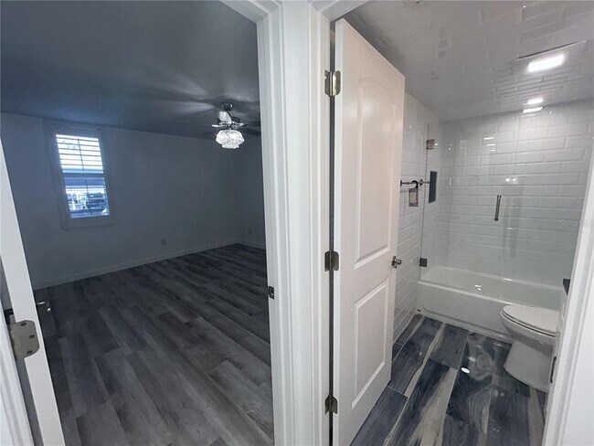 Building Photo - 7625 Sun Island Dr S