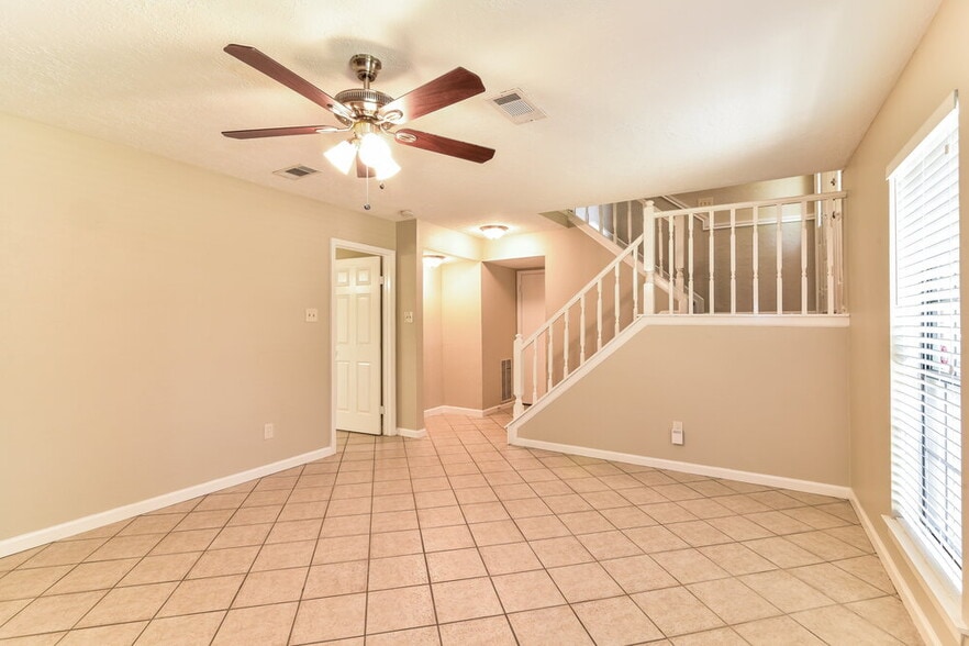 Building Photo - 15515 Windy Cove Dr