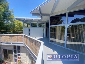 Building Photo - 215 Blackpoint Ln