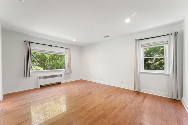 Building Photo - 128 Moorland Dr
