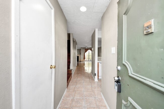 Building Photo - 12667 Windsor Village Dr