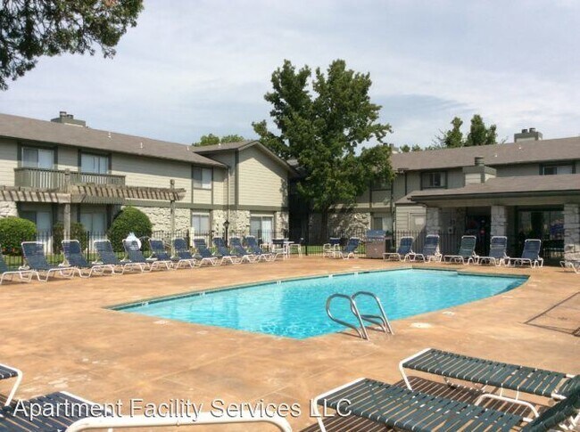 Building Photo - 3248 S Lakewood Ave