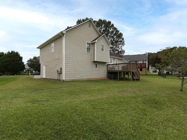 Building Photo - 16 Huntcliff Dr