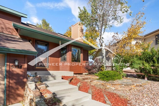 Building Photo - Beautiful 4 bedroom home with Stunning Col...