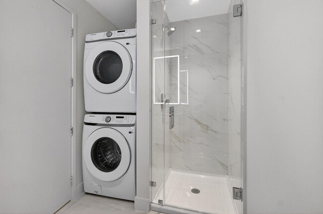 Building Photo - 700 NE 24th St