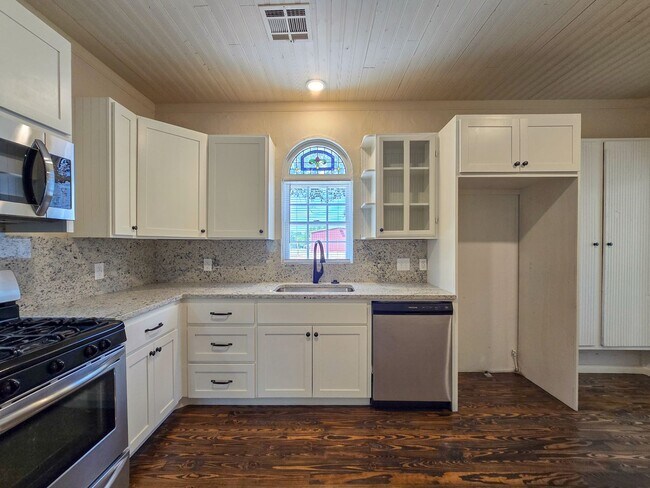 Building Photo - Cute 3 Bedroom Brick home in Shawnee