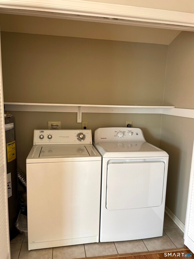 Building Photo - 5 Terrace Pl