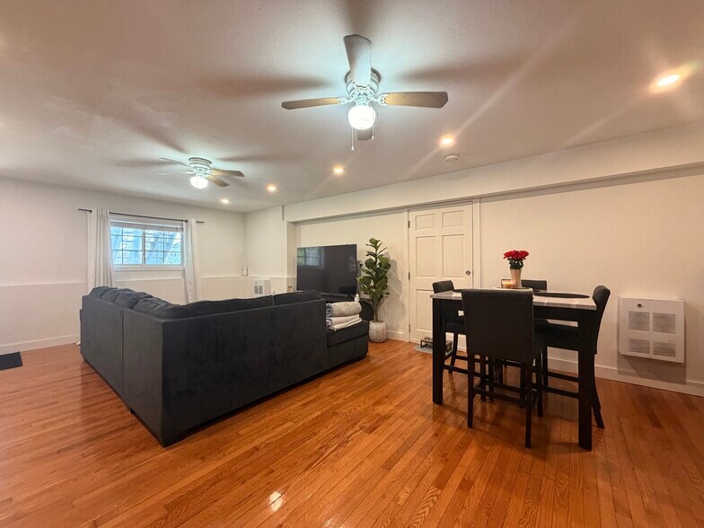 Building Photo - 532 East St