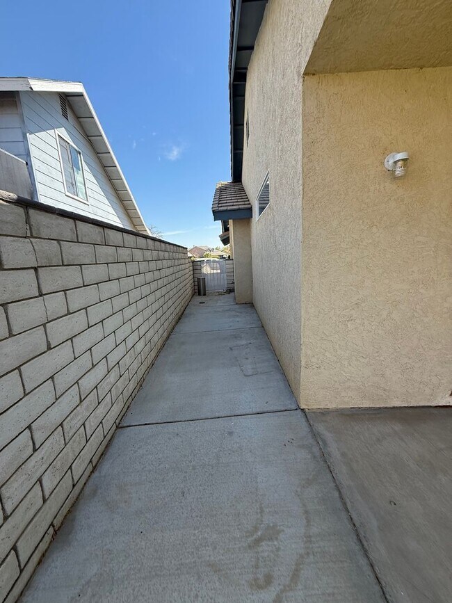 Building Photo - Beautiful Spring Valley Lake Home, 3 Bedrooms, 2 Bathrooms, New Paint