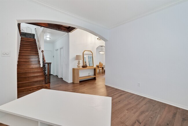 Building Photo - 66 S Longsford Cir