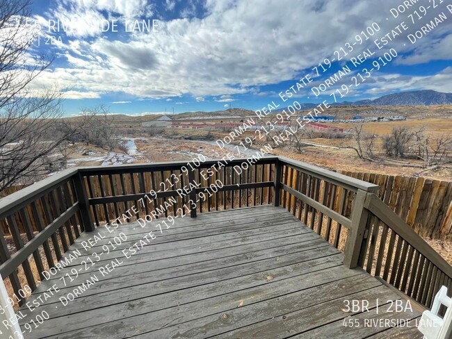 Building Photo - 455 Riverside Ln