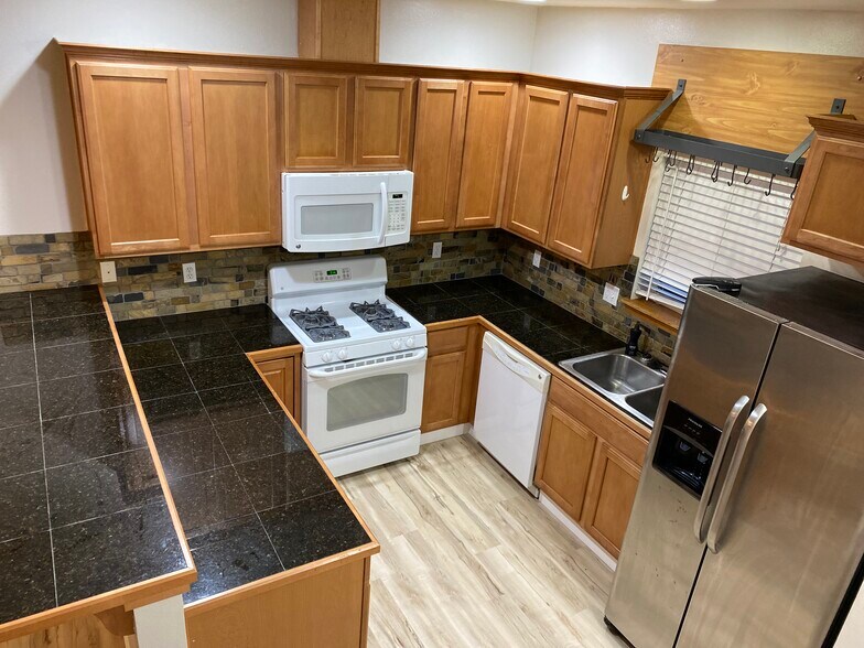 Building Photo - 4720 Delridge Way SW