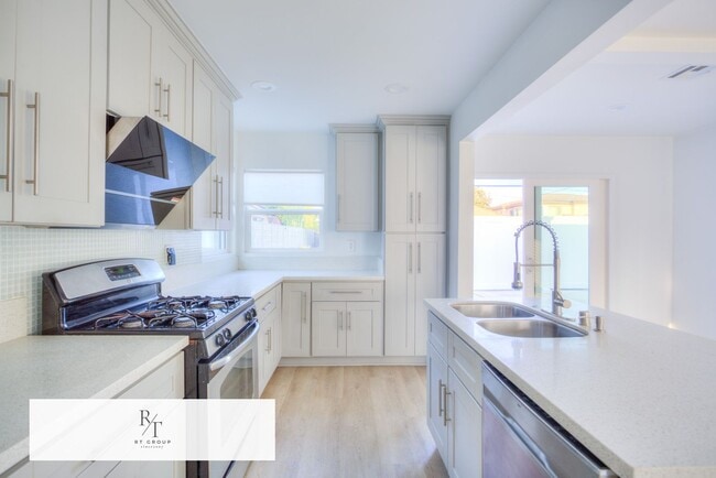 Building Photo - FULLY REMODELED – Front House for Rent (Ba...