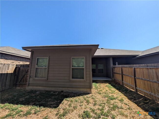 Building Photo - 1211 FM306