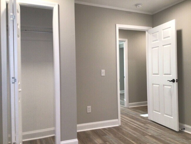 Building Photo - MOVE-IN SPECIAL! $250 off 1st full month's rent with move-in by 3/31/26!!!