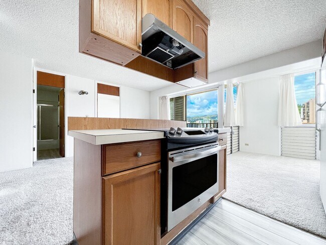 Building Photo - Centrally Located Honolulu Condo with Assigned Parking & A/C