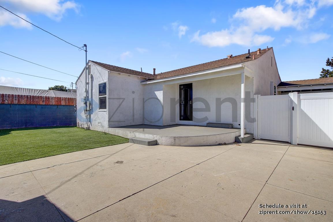 Building Photo - 9116 S Van Ness Ave