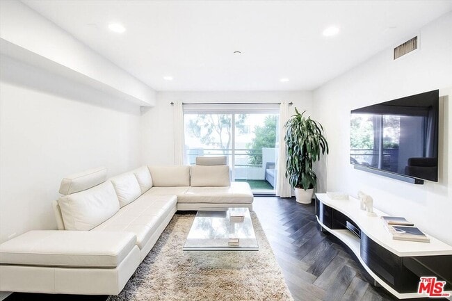 Building Photo - 1319 N Detroit St