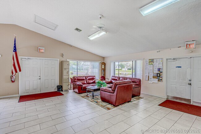 Building Photo - 1240 Summit Pl Cir
