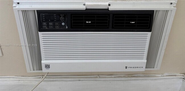 Building Photo - 1070 98th St