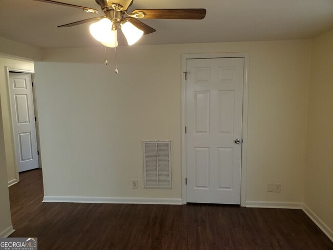Building Photo - 312 Crescent Dr